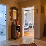 Apartment Glc Living Comfortable 100