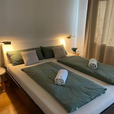 Glc Living Comfortable 100 Apartment